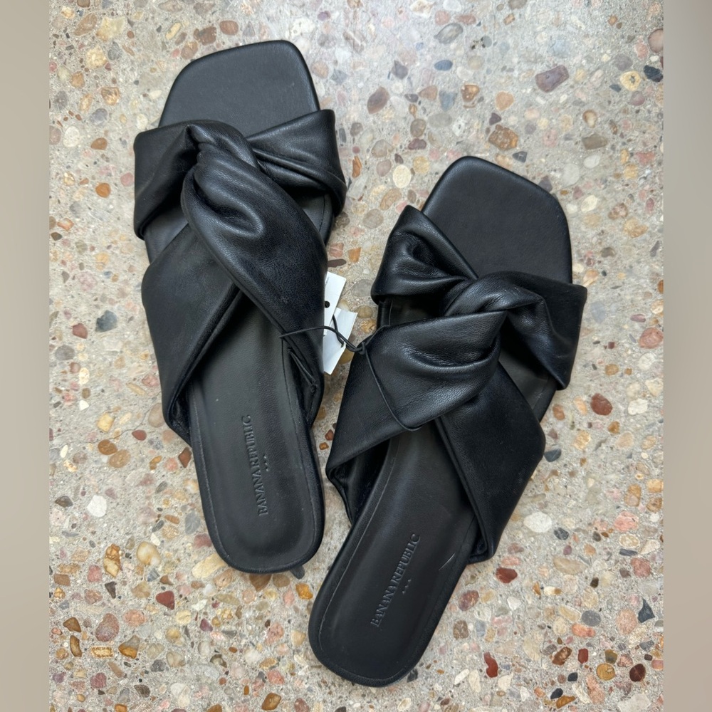 Banana Republic twist front leather sandals